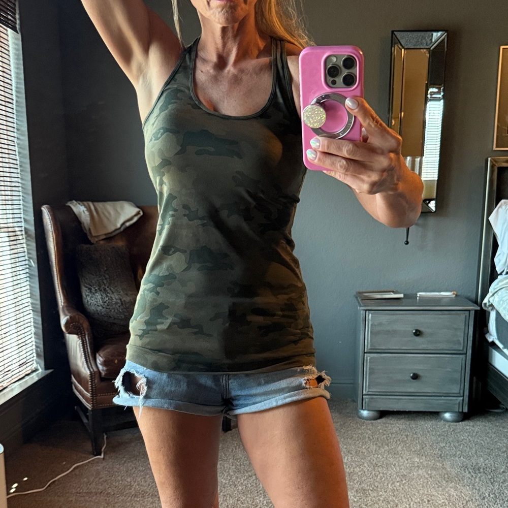 Lululemon Athletica Cool Racerback Sz 6 Green Camo Tank Top